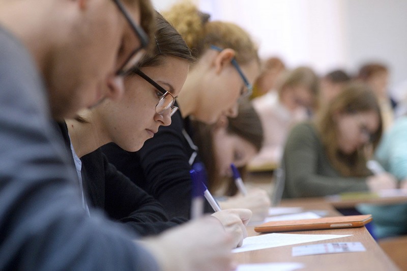 В России предложили вернуть письменные вступительные экзамены в ВУЗы