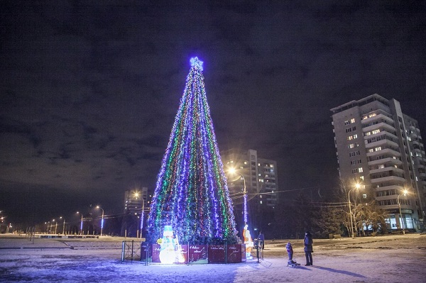 Подготовка к новогодним праздникам в поселке Краснооктябрьский