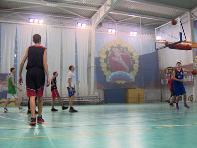 Баскетбольный турнир среди школьников в самом разгаре