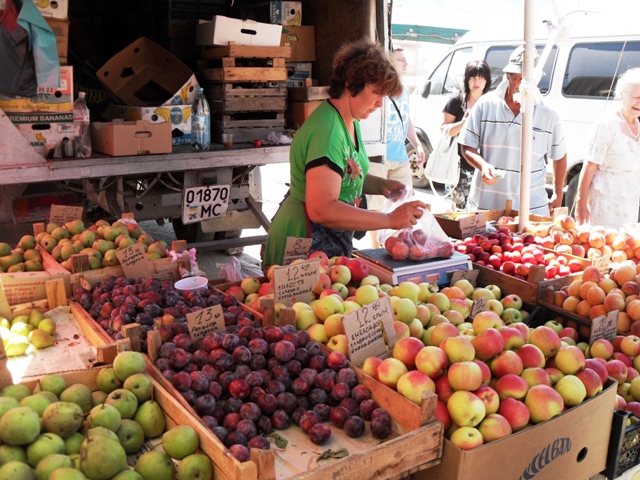 Рынок в поселке Паромный