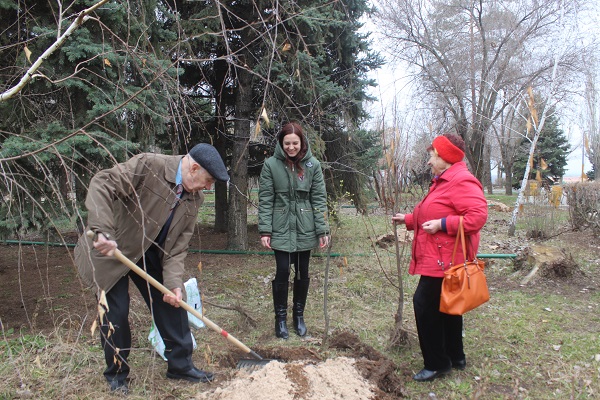 Волжане приняли участие в благоустройстве родного города