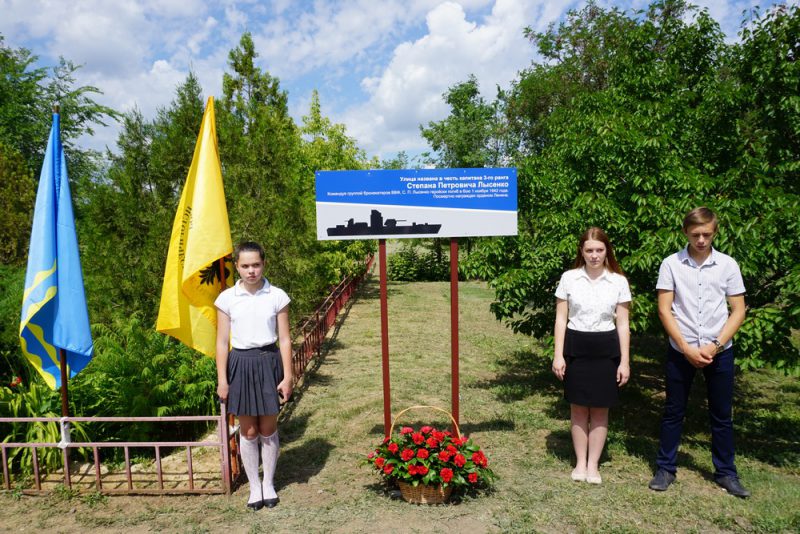 В посёлке Краснооктябрьский открыли памятный знак герою войны