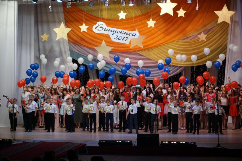 В Волжском чествовали «золотую» молодежь