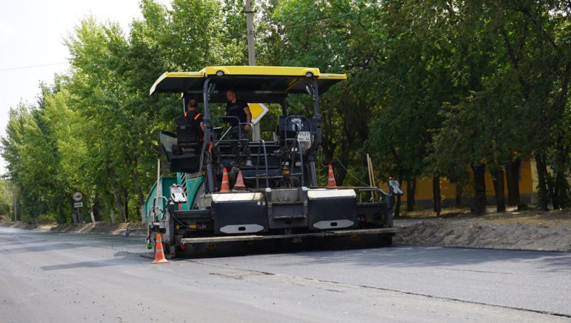 На улице Горького завершается ремонт дорожного покрытия