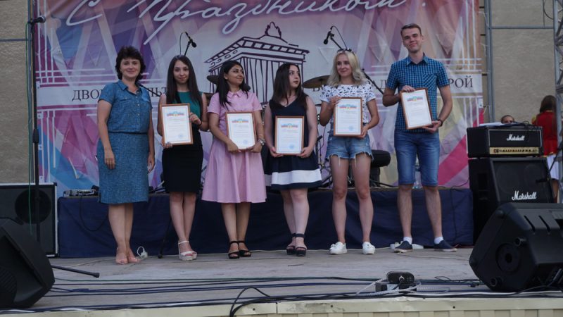 В День молодежи наградили самых активных и талантливых волжан